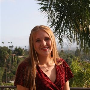 Meet your Posher, Chloe